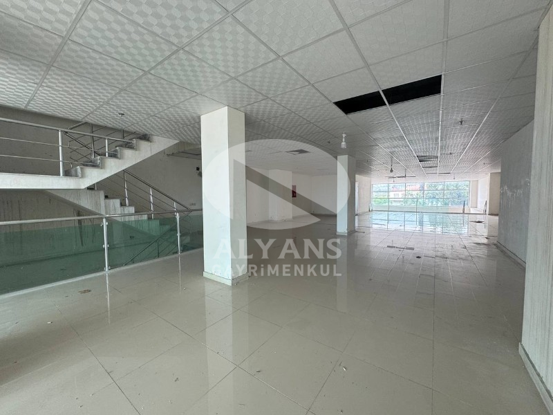 ALYANS'TAN YOL ÜZERİ TABELA DEĞERİ YÜKSEK KOMPLE KİRALIK İŞ YERİ