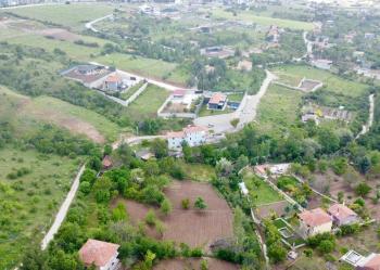 GÜVENAY – ÇORUM MERKEZ AYARIK BAĞLARINDA – İÇERİSİNDE EVİ OLAN SATILIK BAĞ