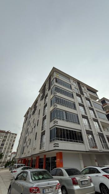 GÜVENAY – ÇORUM OSMANCIK CADDESİ ÜZERİ – SATILIK 3+1 DAİRE