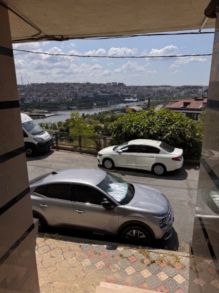 Sakarya Mahallesinde Tramvaya Yakın Kot 1 Temiz 2+1 Satılık Daire