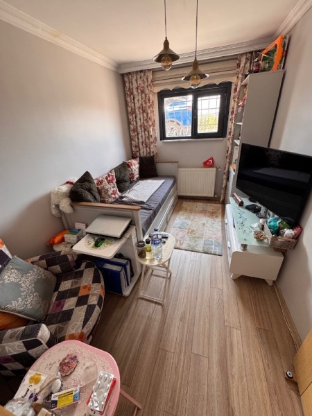 Sakarya Mahallesinde Tramvaya Yakın Kot 1 Temiz 2+1 Satılık Daire