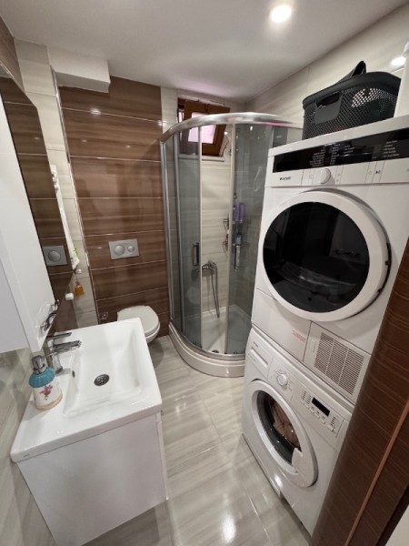 Binevler Metroya 5 Dk Merkezi Konumda Yüksek Giriş 2+1 Satılık Daire