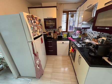 Binevler Metroya 5 Dk Merkezi Konumda Yüksek Giriş 2+1 Satılık Daire