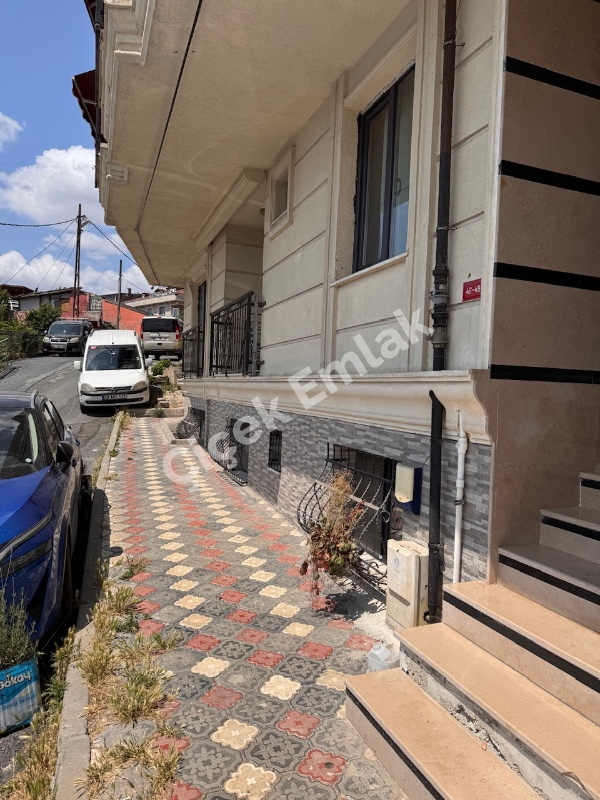 Sakarya Mahallesinde Tramvaya Yakın Kot 1 Temiz 2+1 Satılık Daire