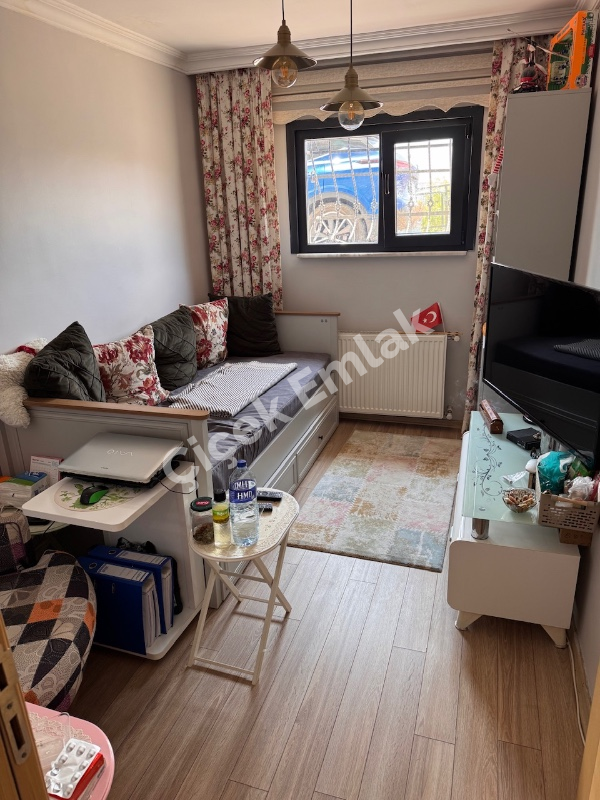 Sakarya Mahallesinde Tramvaya Yakın Kot 1 Temiz 2+1 Satılık Daire