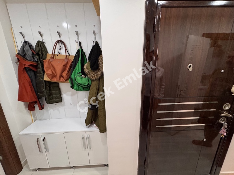 Binevler Metroya 5 Dk Merkezi Konumda Yüksek Giriş 2+1 Satılık Daire