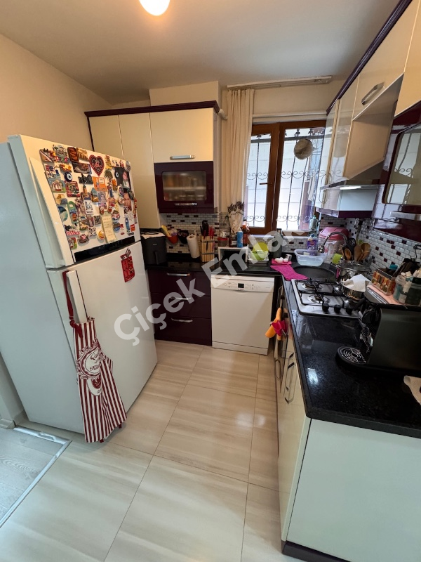 Binevler Metroya 5 Dk Merkezi Konumda Yüksek Giriş 2+1 Satılık Daire