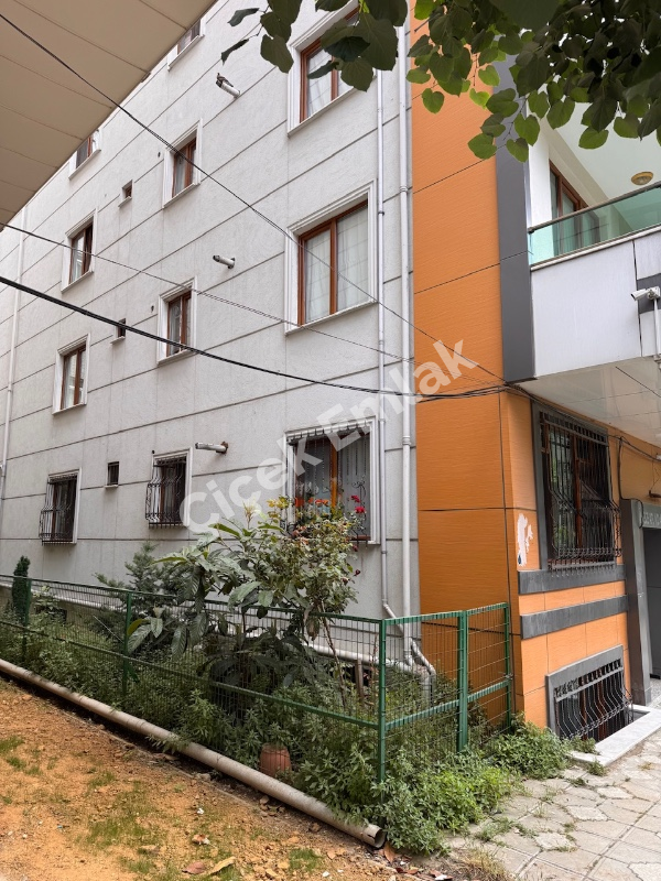 Binevler Metroya 5 Dk Merkezi Konumda Yüksek Giriş 2+1 Satılık Daire