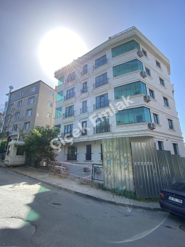 Binevler'de Metroya 5 Dk, Düz Giriş Sıfır 1+1 Satılık Daire