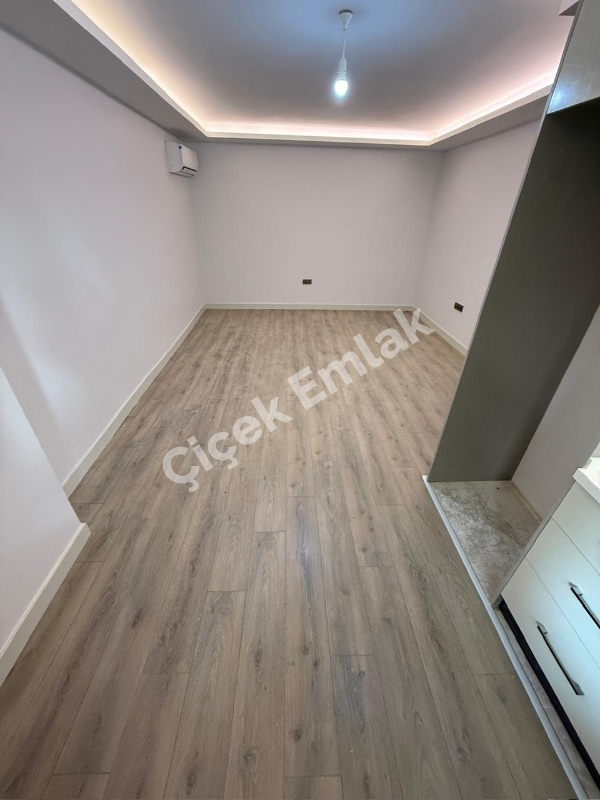 Binevler'de Metroya 5 Dk, Düz Giriş Sıfır 1+1 Satılık Daire