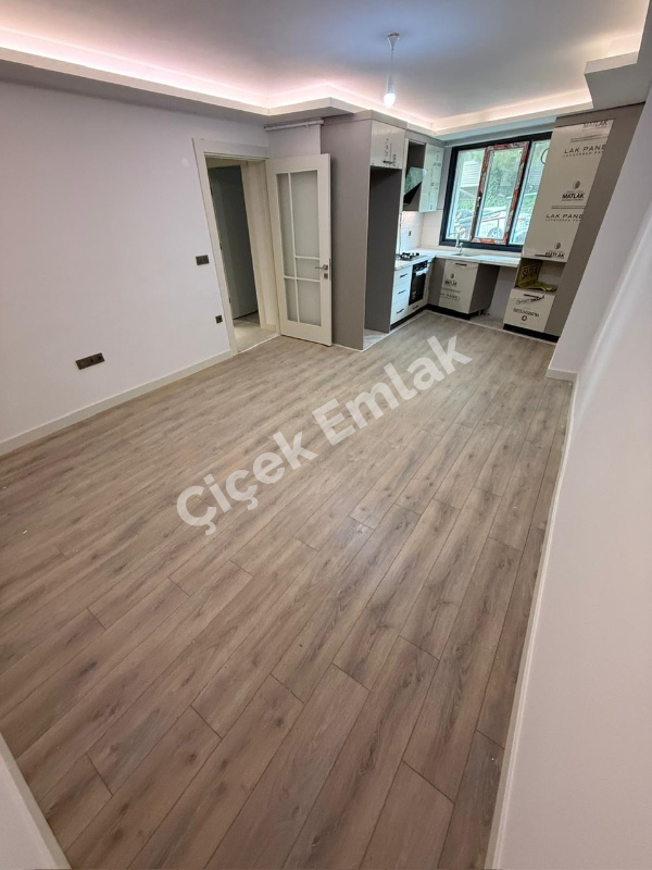 Binevler'de Metroya 5 Dk, Düz Giriş Sıfır 1+1 Satılık Daire