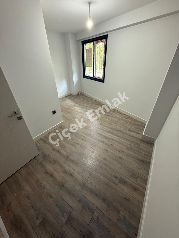 Binevler'de Metroya 5 Dk, Düz Giriş Sıfır 1+1 Satılık Daire