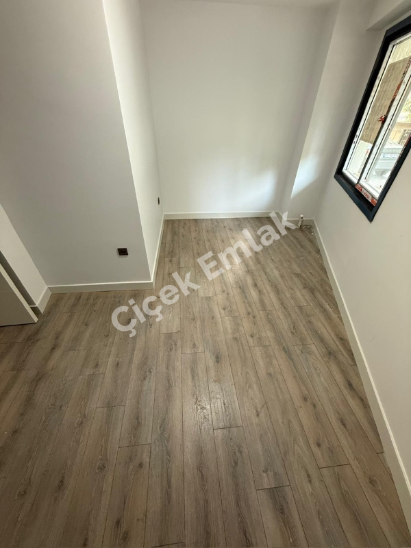 Binevler'de Metroya 5 Dk, Düz Giriş Sıfır 1+1 Satılık Daire