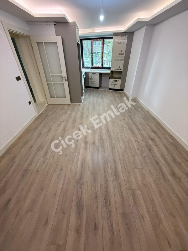 Binevler'de Metroya 5 Dk, Düz Giriş Sıfır 1+1 Satılık Daire
