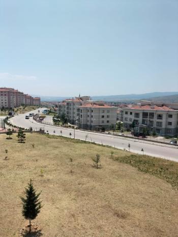 AFYON ÜÇOK EMLAKTAN KANLICA MAH TOKİDE SATILIK 2+1 ARAKAT DAİRE