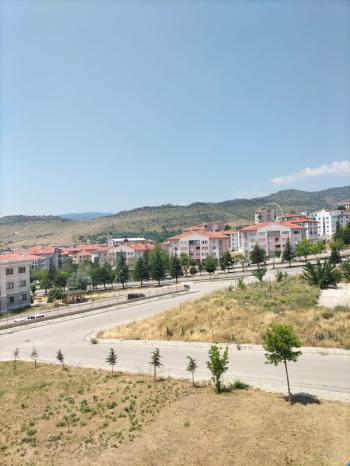 AFYON ÜÇOK EMLAKTAN KANLICA MAH TOKİDE SATILIK 2+1 ARAKAT DAİRE