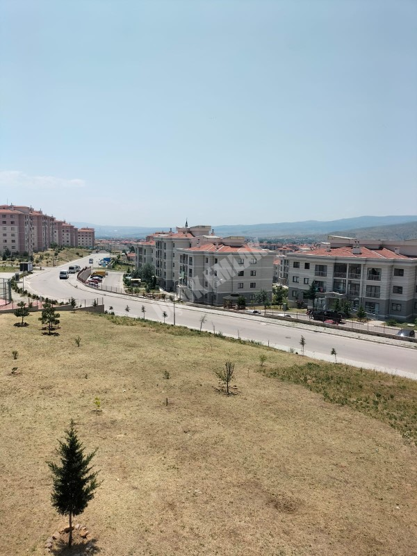AFYON ÜÇOK EMLAKTAN KANLICA MAH TOKİDE SATILIK 2+1 ARAKAT DAİRE