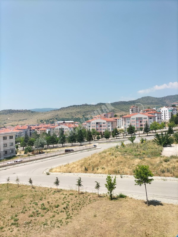 AFYON ÜÇOK EMLAKTAN KANLICA MAH TOKİDE SATILIK 2+1 ARAKAT DAİRE