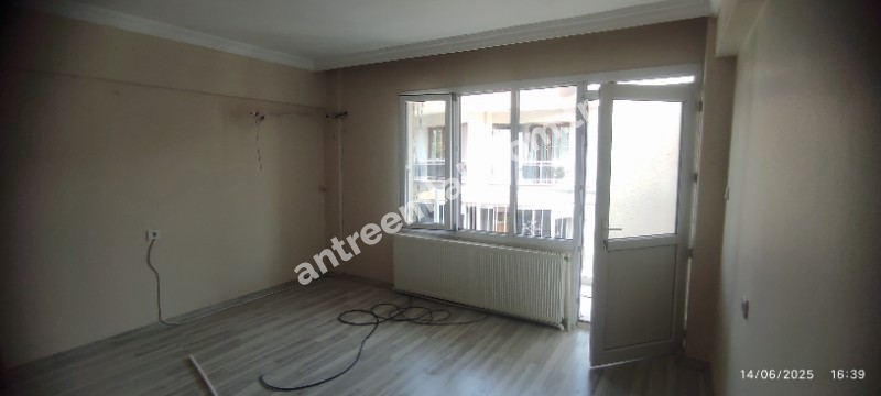 Antre Emlak'tan Satılık Akıncılar İzban Yanı Doğalgazlı Bakımlı 2+1 3.Kat Daire