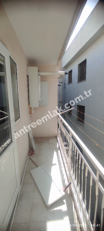 Antre Emlak'tan Satılık Akıncılar İzban Yanı Doğalgazlı Bakımlı 2+1 3.Kat Daire