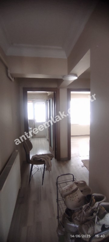 Antre Emlak'tan Satılık Akıncılar İzban Yanı Doğalgazlı Bakımlı 2+1 3.Kat Daire