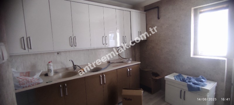 Antre Emlak'tan Satılık Akıncılar İzban Yanı Doğalgazlı Bakımlı 2+1 3.Kat Daire