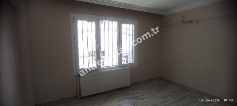 Antre Emlak'tan Satılık Akıncılar İzban Yanı Doğalgazlı Bakımlı 2+1 3.Kat Daire