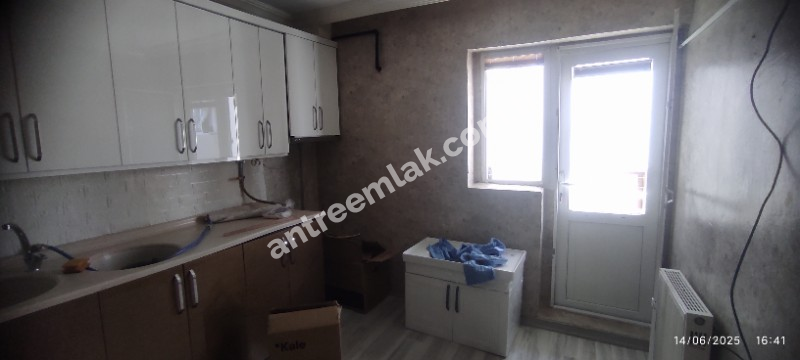 Antre Emlak'tan Satılık Akıncılar İzban Yanı Doğalgazlı Bakımlı 2+1 3.Kat Daire