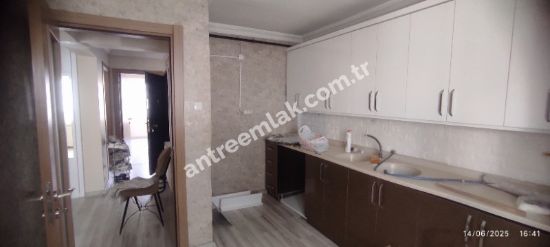 Antre Emlak'tan Satılık Akıncılar İzban Yanı Doğalgazlı Bakımlı 2+1 3.Kat Daire