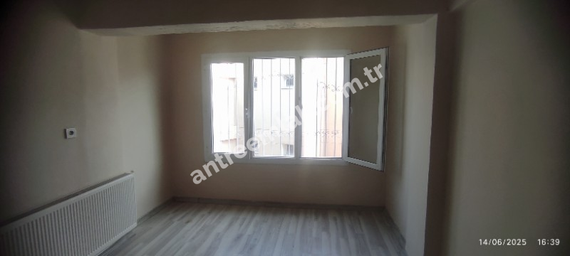 Antre Emlak'tan Satılık Akıncılar İzban Yanı Doğalgazlı Bakımlı 2+1 3.Kat Daire