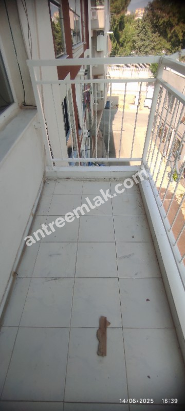 Antre Emlak'tan Satılık Akıncılar İzban Yanı Doğalgazlı Bakımlı 2+1 3.Kat Daire