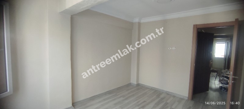 Antre Emlak'tan Satılık Akıncılar İzban Yanı Doğalgazlı Bakımlı 2+1 3.Kat Daire