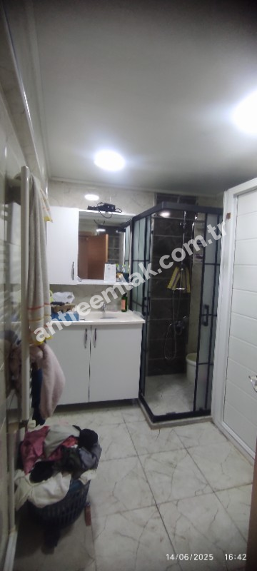 Antre Emlak'tan Satılık Akıncılar İzban Yanı Doğalgazlı Bakımlı 2+1 3.Kat Daire