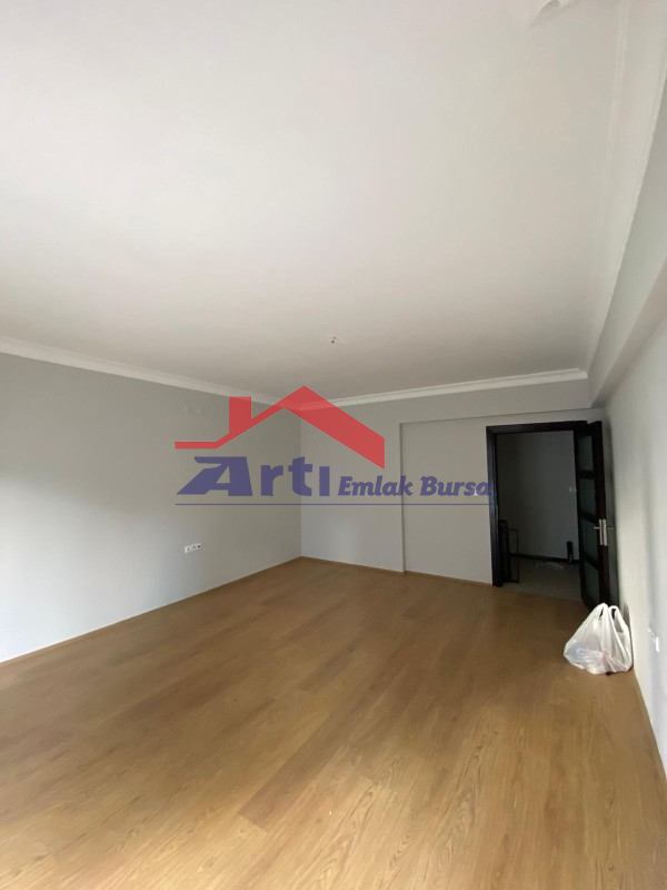 ARTI'DAN ÖZLÜCE'DE KİRALIK GENİŞ SİTEİÇİ HAVUZLU DAİRE