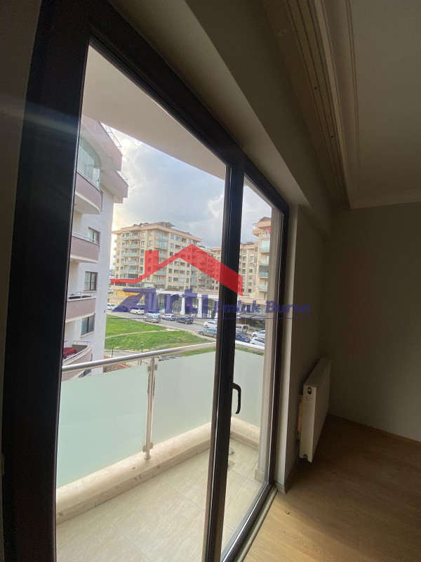 ARTI'DAN ÖZLÜCE'DE KİRALIK GENİŞ SİTEİÇİ HAVUZLU DAİRE