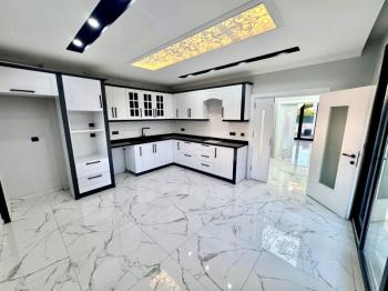 Didim Efeler Mahallesinde Yol Cepheli Satılık Villa
