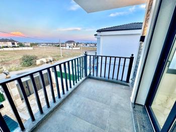 Didim Efeler Mahallesinde Yol Cepheli Satılık Villa