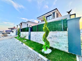 Didim Efeler Mahallesinde Yol Cepheli Satılık Villa
