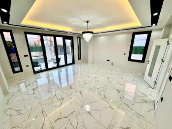 Didim Efeler Mahallesinde Yol Cepheli Satılık Villa