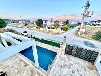 Didim Efeler Mahallesinde Yol Cepheli Satılık Villa