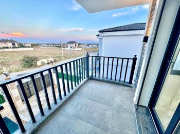 Didim Efeler Mahallesinde Yol Cepheli Satılık Villa