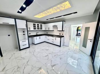 Didim Efeler Mahallesinde Yol Cepheli Satılık Villa