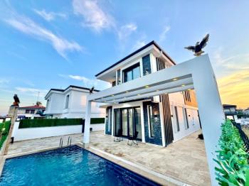 Didim Efeler Mahallesinde Yol Cepheli Satılık Villa