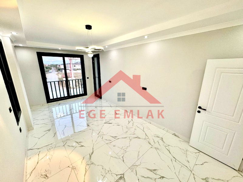 Didim Efeler Mahallesinde Yol Cepheli Satılık Villa