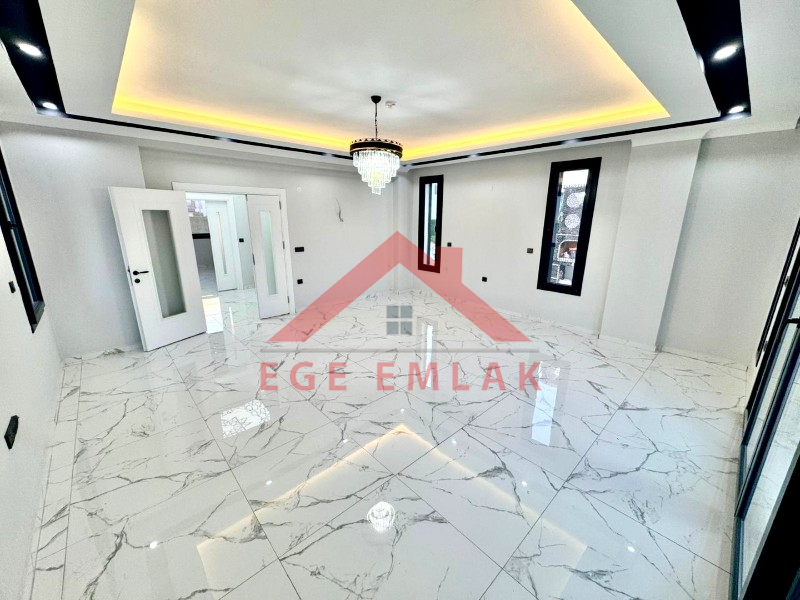 Didim Efeler Mahallesinde Yol Cepheli Satılık Villa