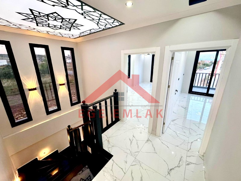 Didim Efeler Mahallesinde Yol Cepheli Satılık Villa