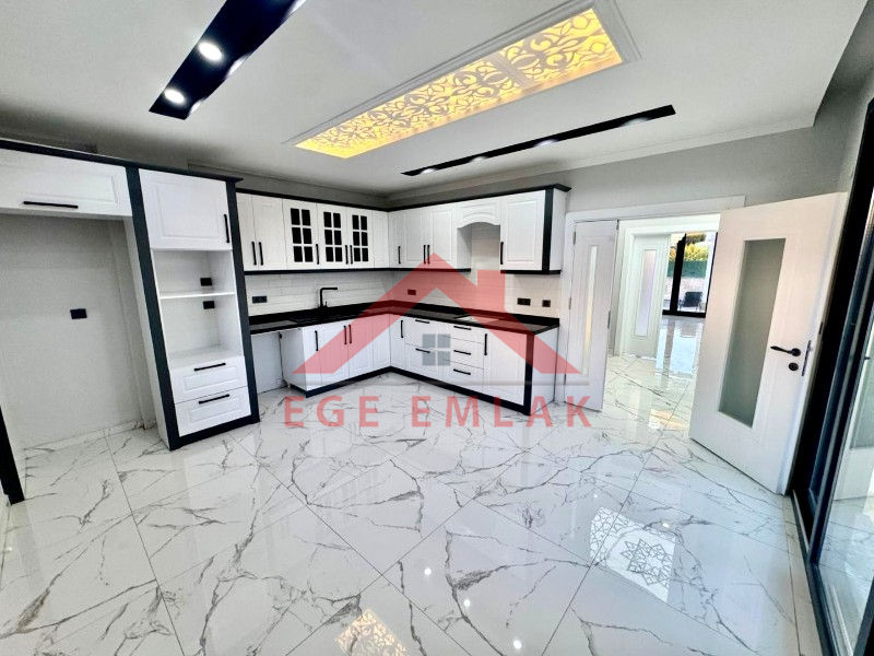 Didim Efeler Mahallesinde Yol Cepheli Satılık Villa