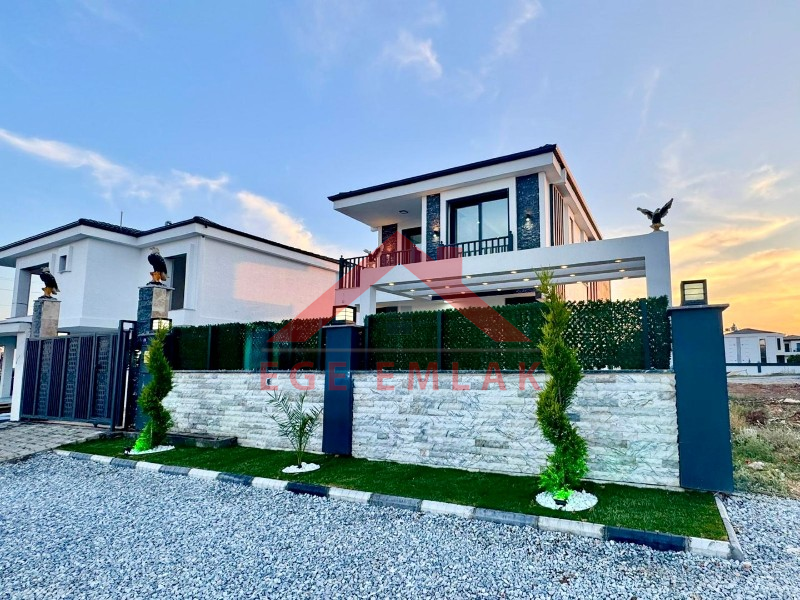 Didim Efeler Mahallesinde Yol Cepheli Satılık Villa