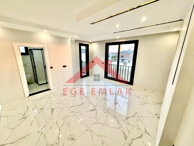 Didim Efeler Mahallesinde Yol Cepheli Satılık Villa