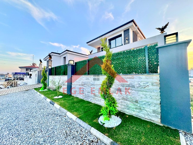 Didim Efeler Mahallesinde Yol Cepheli Satılık Villa